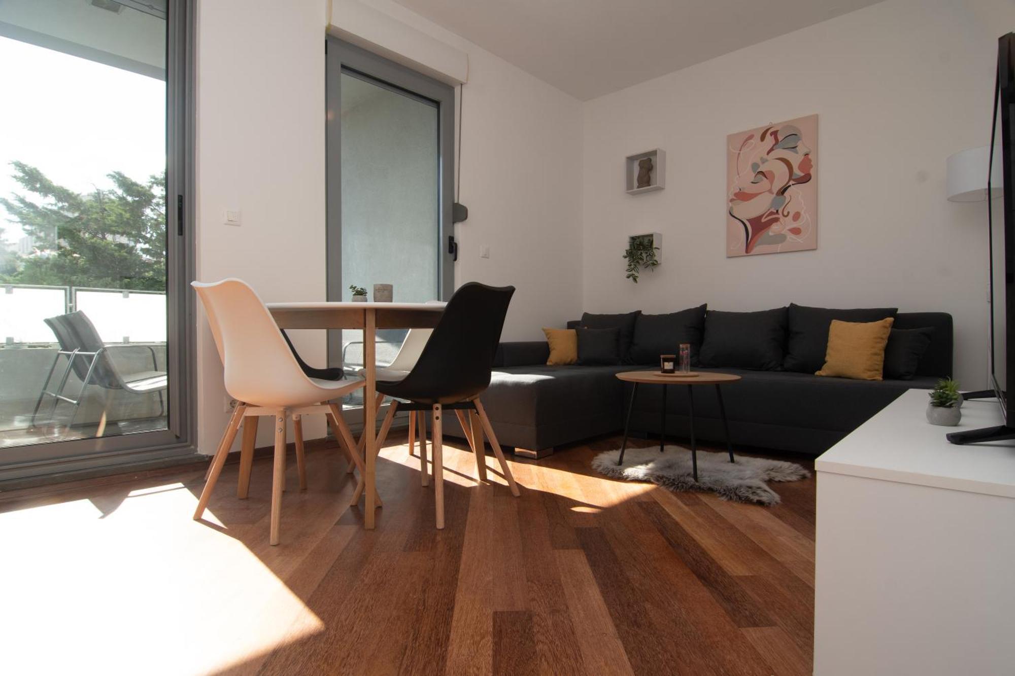 Nikolina Apartment